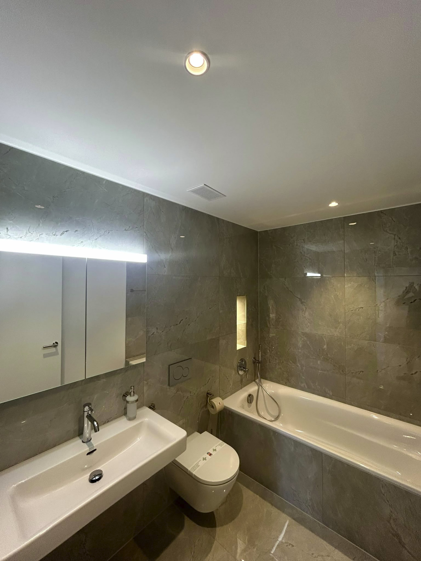 Badezimmer mit Wanne